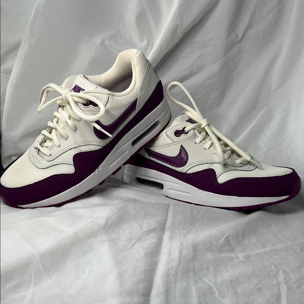 Never Worn NWOB Nike Kid’s Air Max Cream and Purple Sneakers Size 4Y